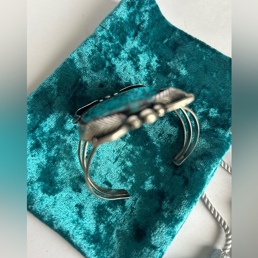 BEAUTIFUL “ONE OF A KIND” 2” KINGMAN Turquoise Silver Artisan STATEMENT Bracelet - Picture 13 of 16